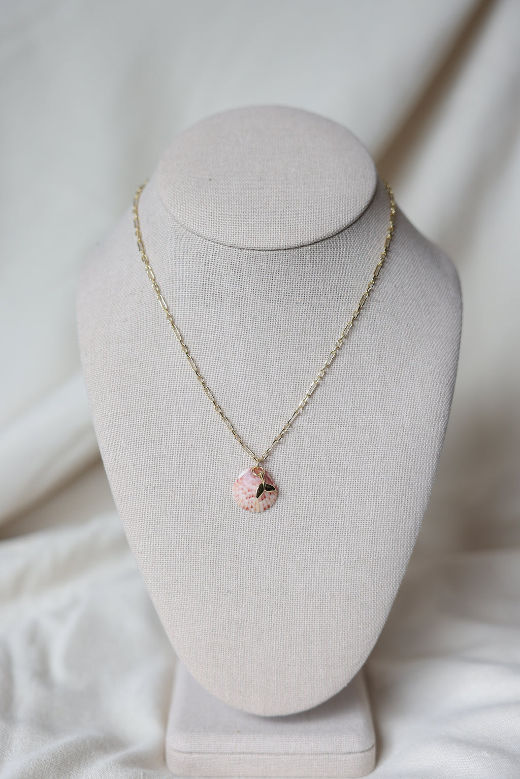 Seashell fishtail necklace