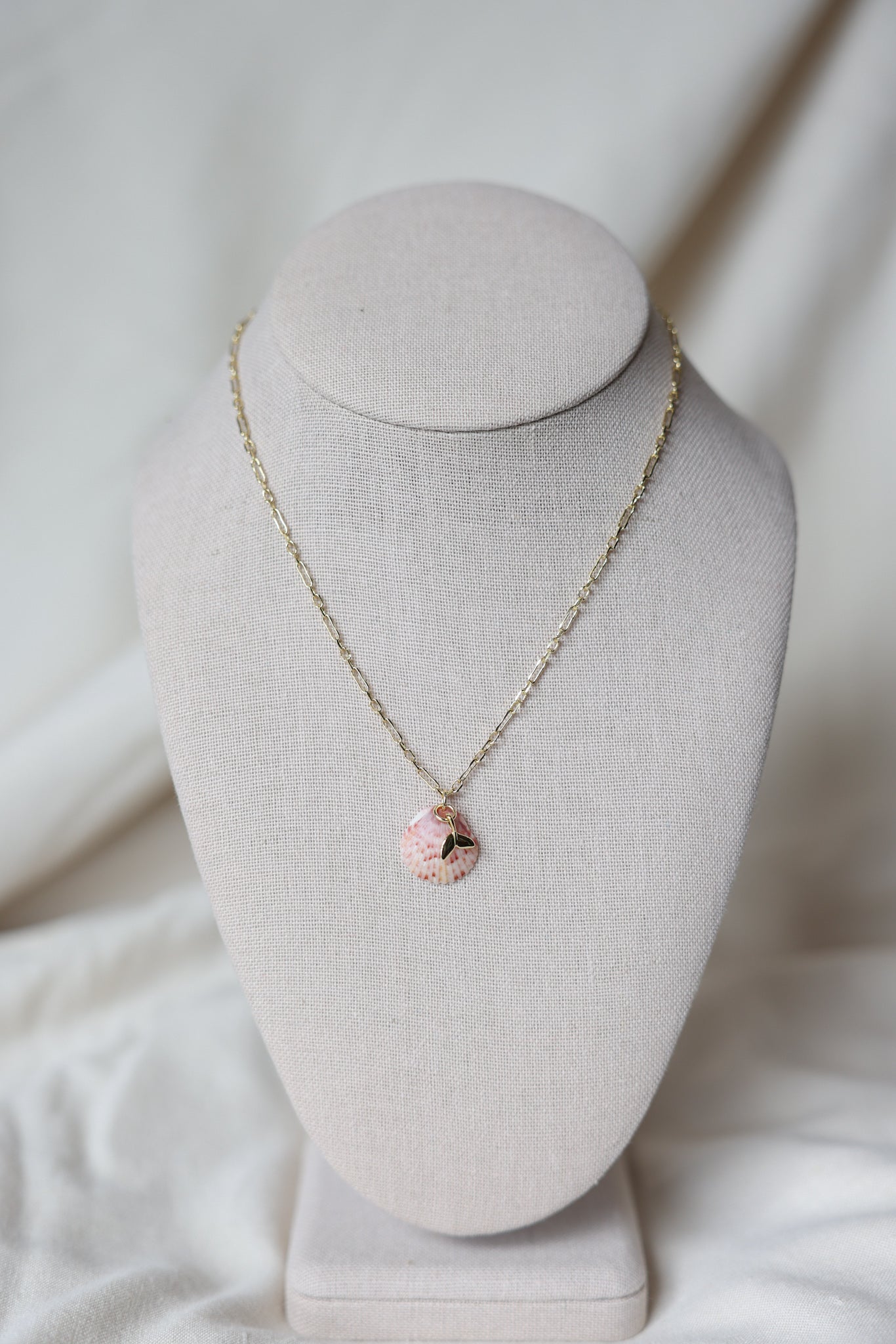 Seashell fishtail necklace